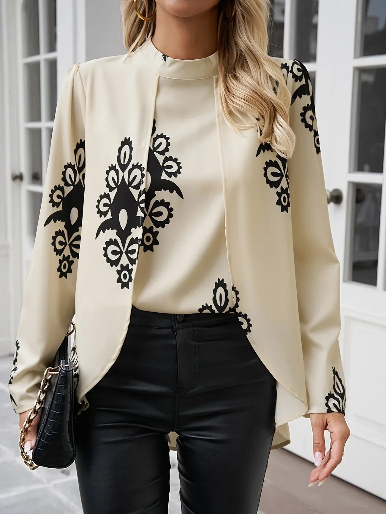 Dedra - Elegante top met lange mouwen en bedrukte kraag
